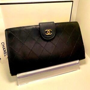 Chanel kiss lock Continental wallet